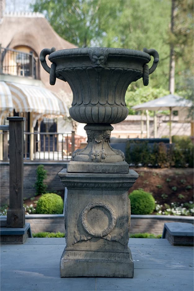 Plantenbak bij Beringhem B.V.